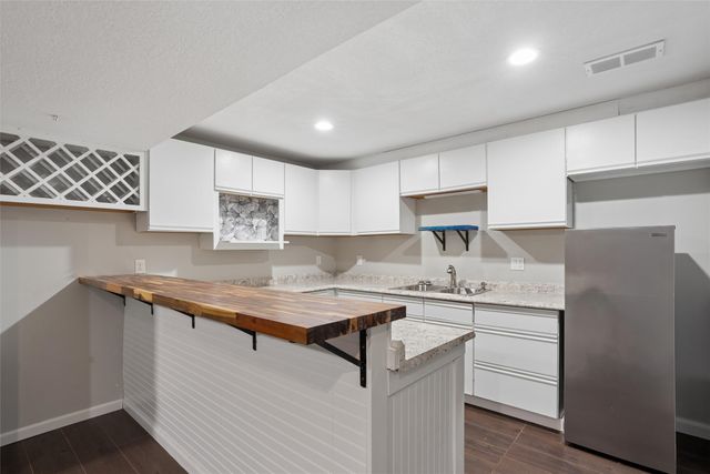 10244 Lincoln Avenue, Clive, IA 50325