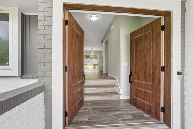 10244 Lincoln Avenue, Clive, IA 50325