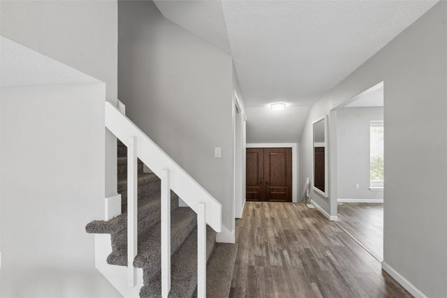 10244 Lincoln Avenue, Clive, IA 50325