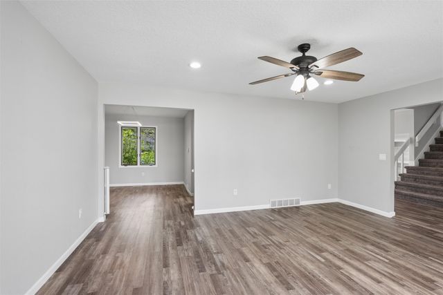 10244 Lincoln Avenue, Clive, IA 50325