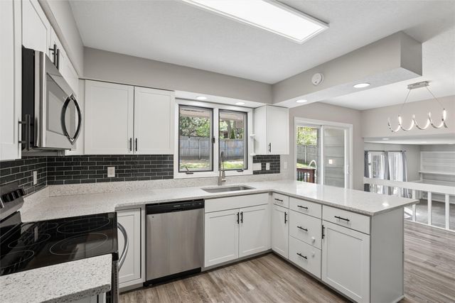 10244 Lincoln Avenue, Clive, IA 50325