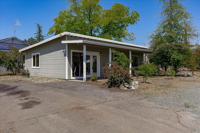 12113 Griffin Way, Auburn, CA 95602