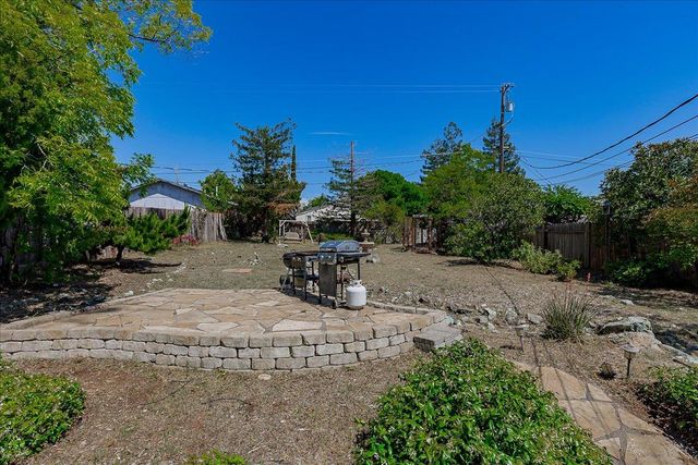 12113 Griffin Way, Auburn, CA 95602