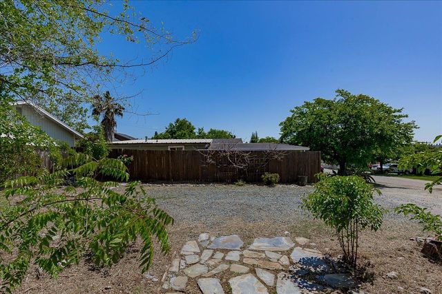 12113 Griffin Way, Auburn, CA 95602