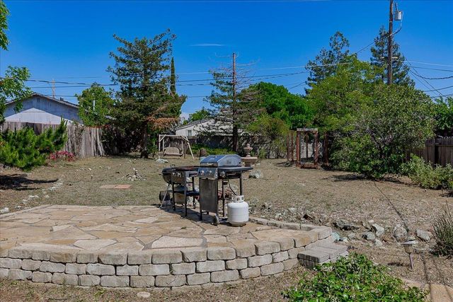 12113 Griffin Way, Auburn, CA 95602
