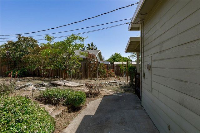 12113 Griffin Way, Auburn, CA 95602
