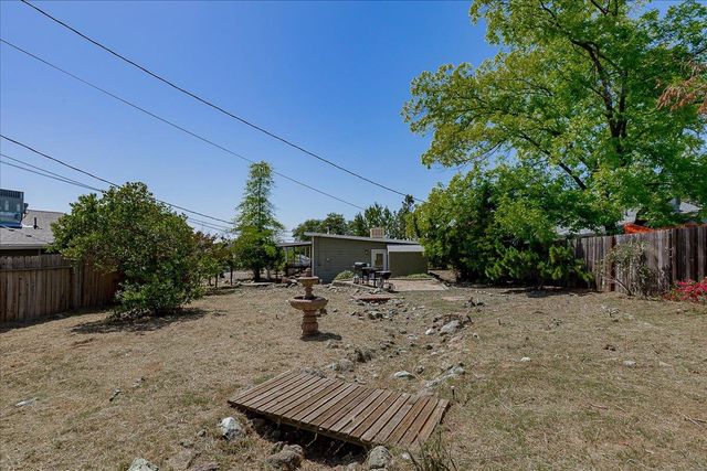 12113 Griffin Way, Auburn, CA 95602