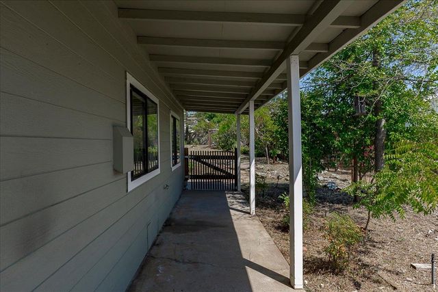12113 Griffin Way, Auburn, CA 95602