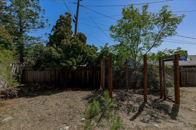 12113 Griffin Way, Auburn, CA 95602