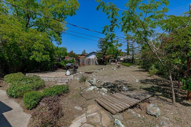 12113 Griffin Way, Auburn, CA 95602