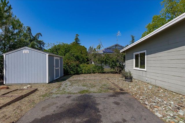 12113 Griffin Way, Auburn, CA 95602