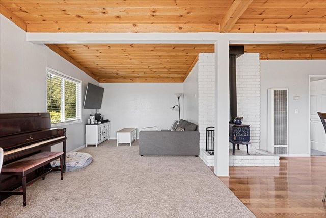 12113 Griffin Way, Auburn, CA 95602