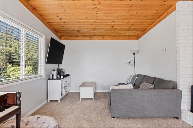 12113 Griffin Way, Auburn, CA 95602