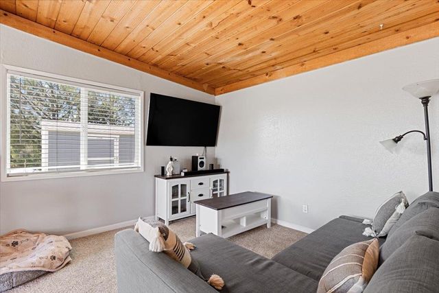 12113 Griffin Way, Auburn, CA 95602