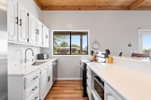 12113 Griffin Way, Auburn, CA 95602