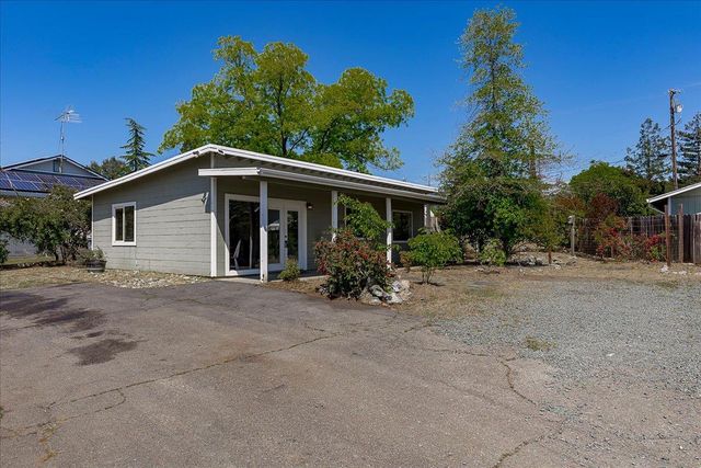 12113 Griffin Way, Auburn, CA 95602