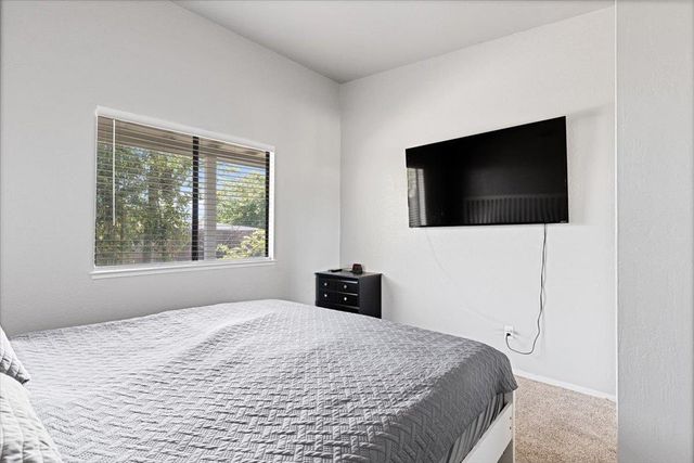 12113 Griffin Way, Auburn, CA 95602