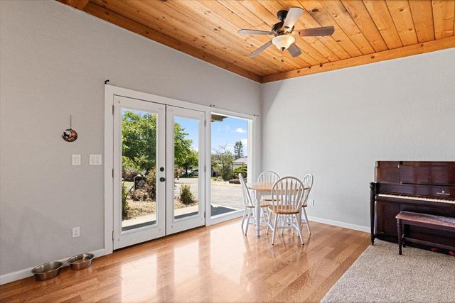 12113 Griffin Way, Auburn, CA 95602