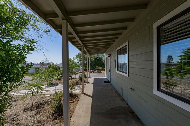 12113 Griffin Way, Auburn, CA 95602