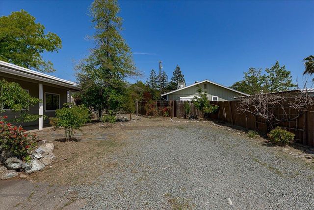12113 Griffin Way, Auburn, CA 95602