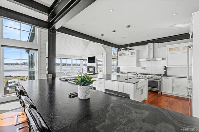 12410 Woodhull Landing, Fenton Charter Township, MI 48430