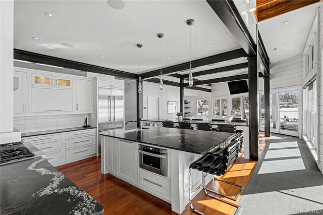 12410 Woodhull Landing, Fenton Charter Township, MI 48430