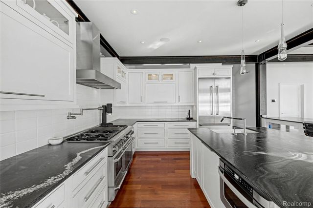 12410 Woodhull Landing, Fenton Charter Township, MI 48430