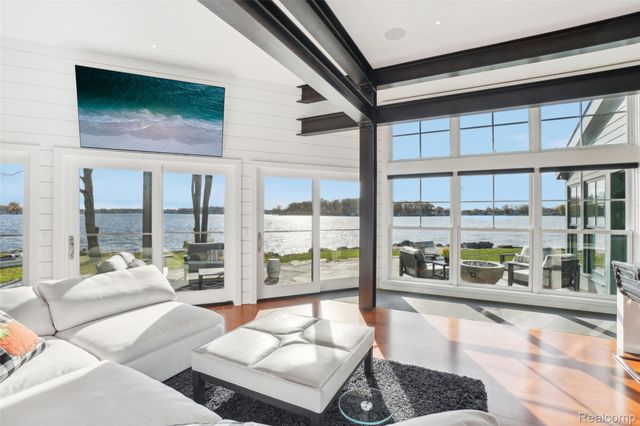 12410 Woodhull Landing, Fenton Charter Township, MI 48430