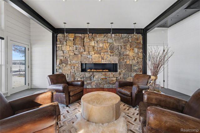 12410 Woodhull Landing, Fenton Charter Township, MI 48430