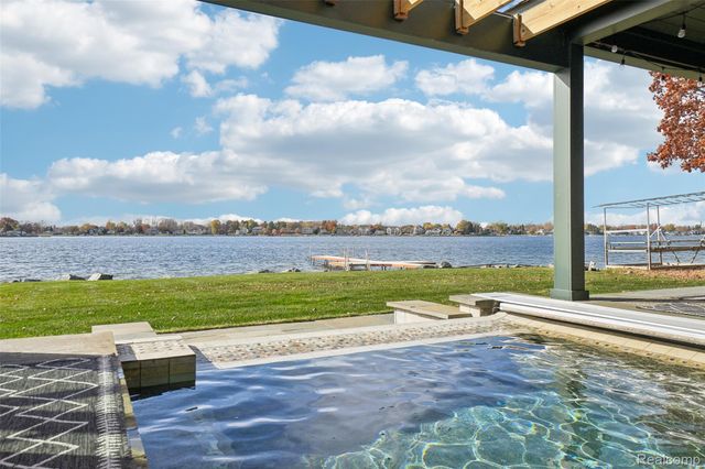 12410 Woodhull Landing, Fenton Charter Township, MI 48430