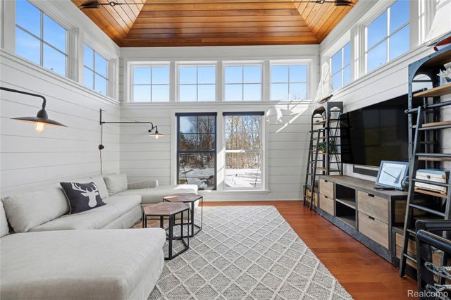 12410 Woodhull Landing, Fenton Charter Township, MI 48430