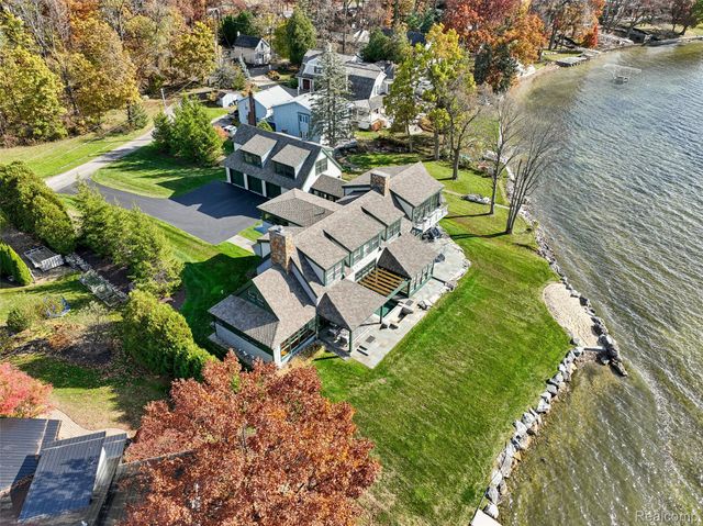 12410 Woodhull Landing, Fenton Charter Township, MI 48430