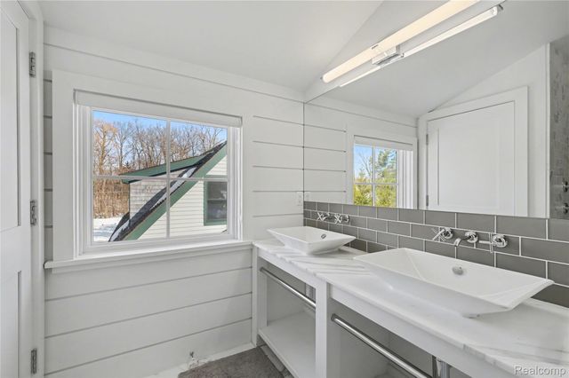 12410 Woodhull Landing, Fenton Charter Township, MI 48430