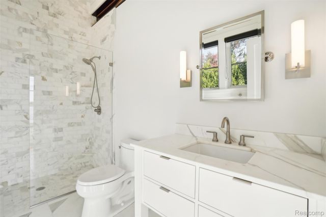 12410 Woodhull Landing, Fenton Charter Township, MI 48430