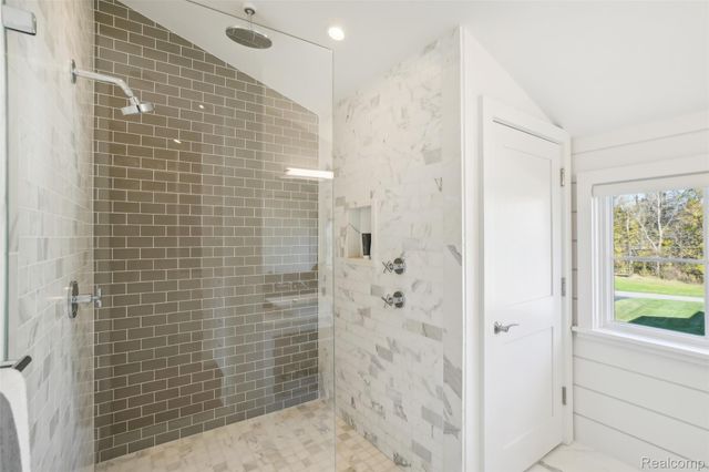 12410 Woodhull Landing, Fenton Charter Township, MI 48430