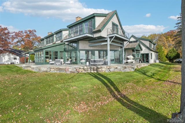 12410 Woodhull Landing, Fenton Charter Township, MI 48430