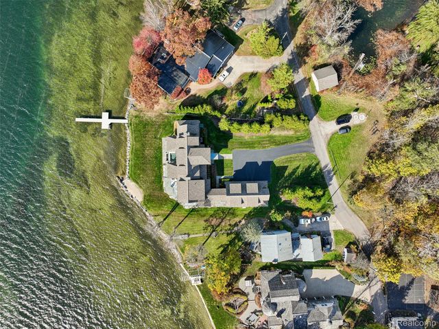 12410 Woodhull Landing, Fenton Charter Township, MI 48430