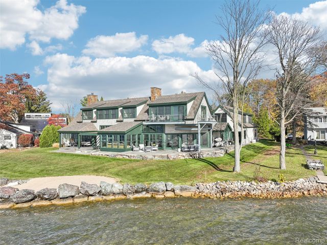 12410 Woodhull Landing, Fenton Charter Township, MI 48430