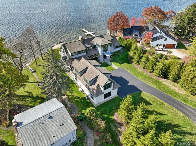 12410 Woodhull Landing, Fenton Charter Township, MI 48430