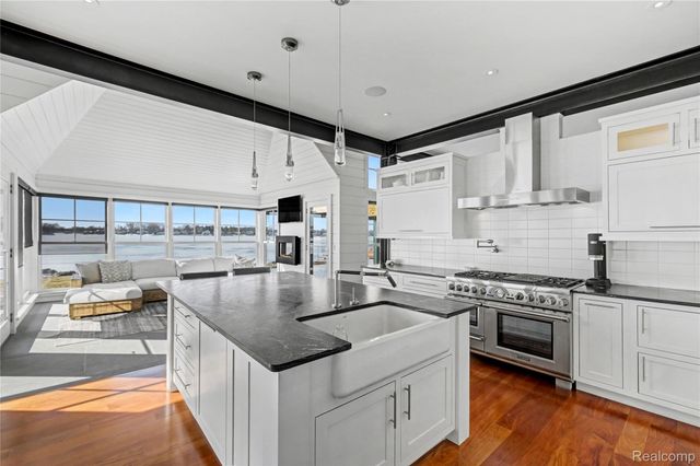 12410 Woodhull Landing, Fenton Charter Township, MI 48430