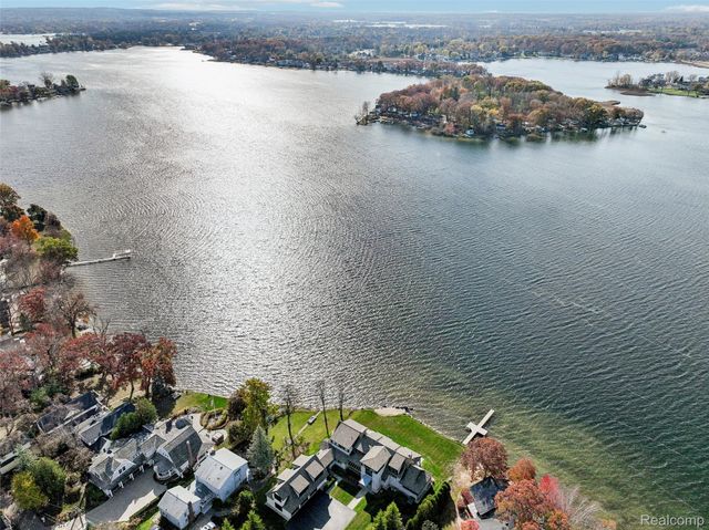 12410 Woodhull Landing, Fenton Charter Township, MI 48430