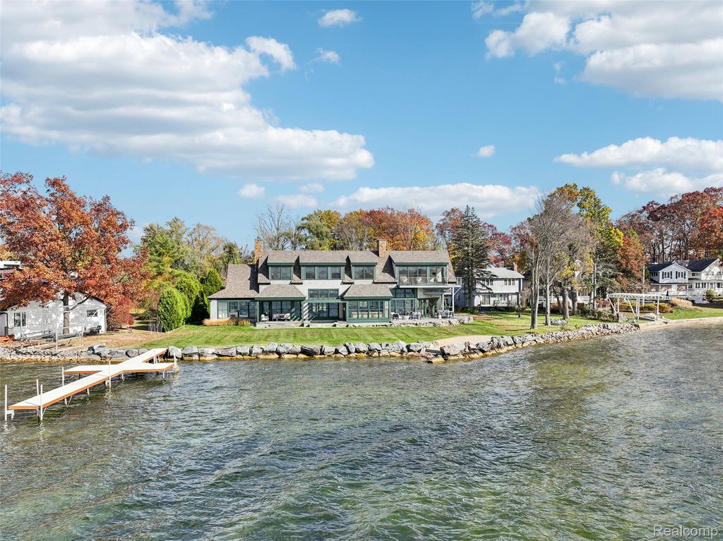 12410 Woodhull Landing, Fenton Charter Township, MI 48430