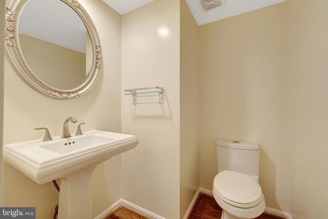 8995 PARLIAMENT DR, Burke, VA 22015