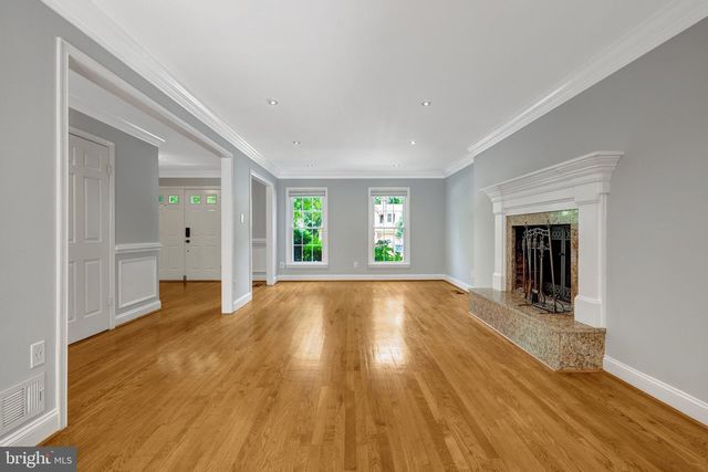 8995 PARLIAMENT DR, Burke, VA 22015