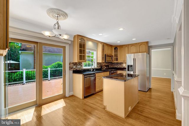 8995 PARLIAMENT DR, Burke, VA 22015
