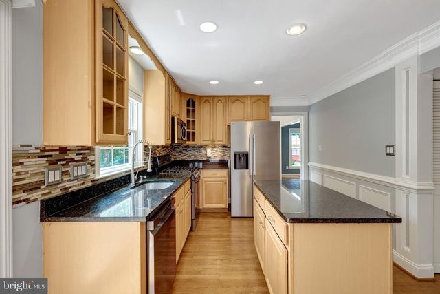 8995 PARLIAMENT DR, Burke, VA 22015