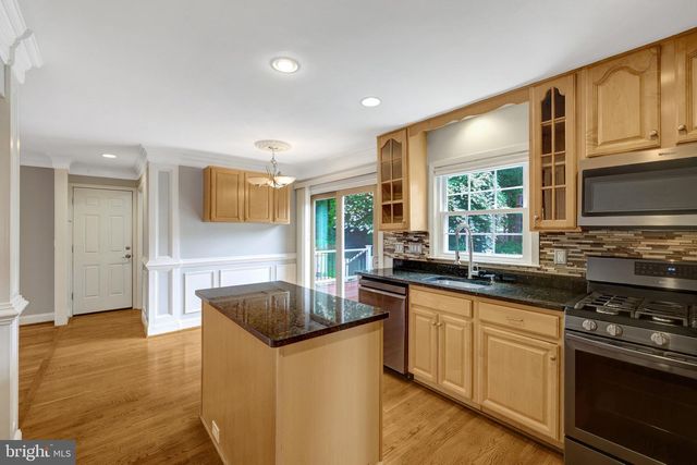 8995 PARLIAMENT DR, Burke, VA 22015