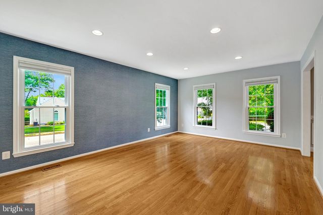 8995 PARLIAMENT DR, Burke, VA 22015