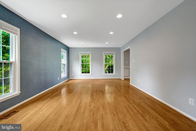 8995 PARLIAMENT DR, Burke, VA 22015