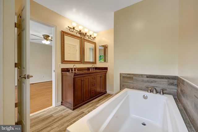 8995 PARLIAMENT DR, Burke, VA 22015